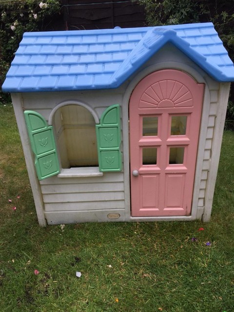 little tikes house with blue roof